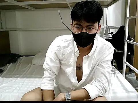 Gwencloudy online show from 12-22-25, 04:12