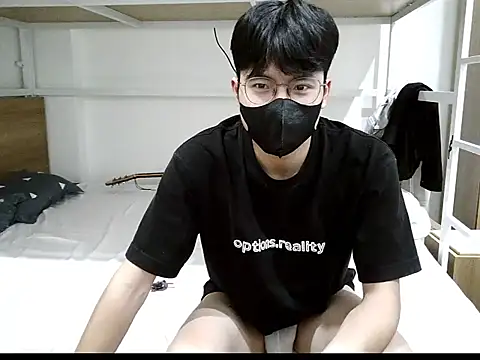 Gwencloudy online show from 10-29-25, 03:11