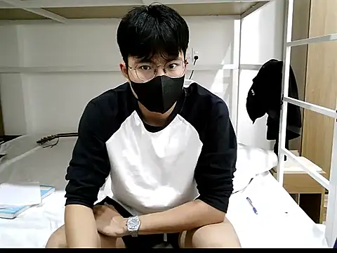 Gwencloudy online show from 10-26-25, 03:18