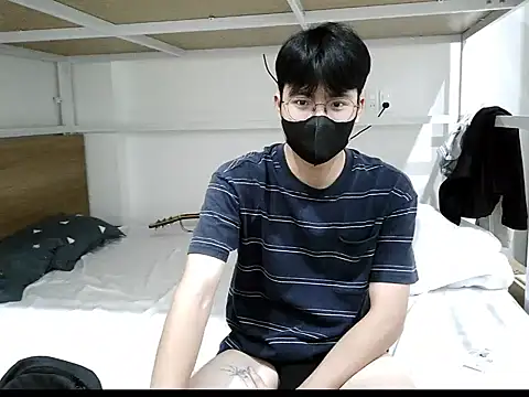 Gwencloudy online show from 10-30-25, 03:20