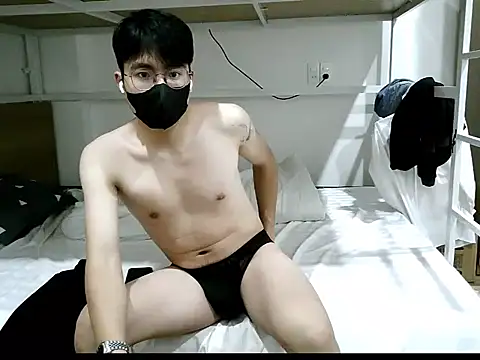 Gwencloudy online show from 11-27-25, 03:23