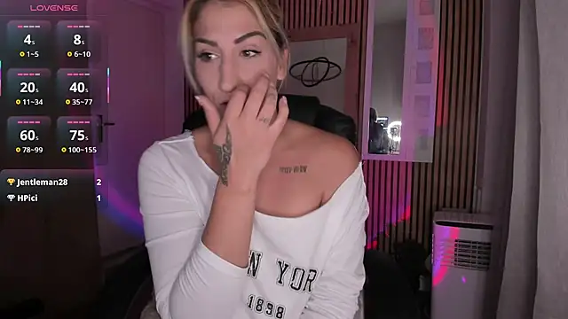 sofiah  online show from 11-21-25, 06:51