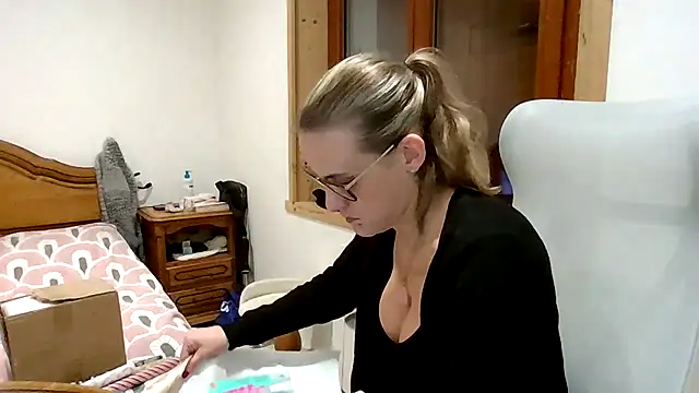 Madame Callie online show from 12-20-25, 07:28