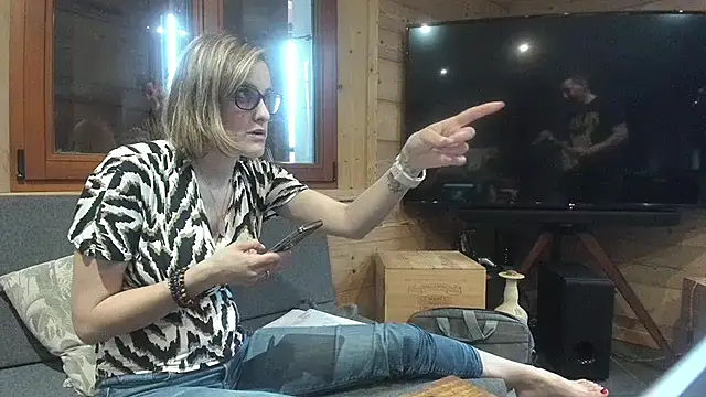 Snapshot of Madame_Callie chatting on 05-11-26, 01:01 Madame Callie online show from 05-11-26, 01:01