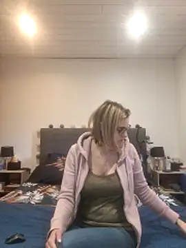 Snapshot of Madame_Callie chatting on 05-17-26, 05:46 Madame Callie online show from 05-17-26, 05:46