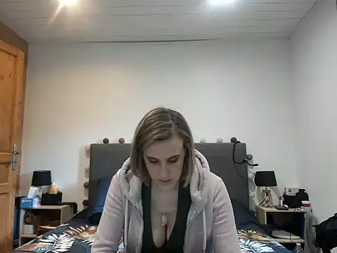 Madame Callie online show from 04-19-26, 01:01