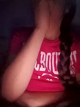 Snapshot of bruna_safadinhaa chatting on 10-30-25, 05:43 bruna safadinhaa online show from 10-30-25, 05:43