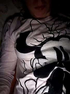 Snapshot of bruna_safadinhaa chatting on 10-31-25, 11:44 bruna safadinhaa online show from 10-31-25, 11:44