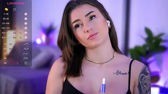 AishaCarter online show from 11-17-25, 08:02