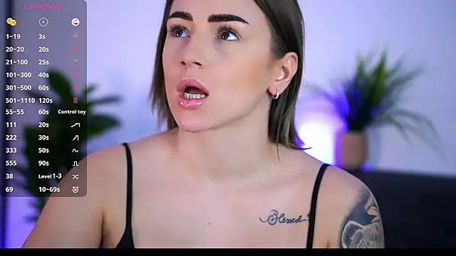 AishaCarter online show from 10-11-25, 05:36