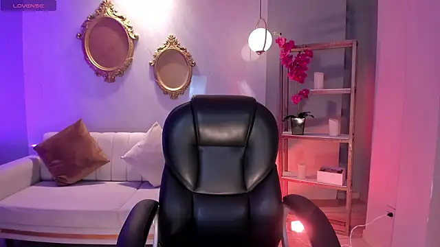 AlessiaCorleone  online show from 10-28-25, 07:02