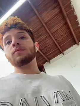 Snapshot of Juan_Castano chatting on 10-17-25, 10:33 Juan Castano online show from 10-17-25, 10:33