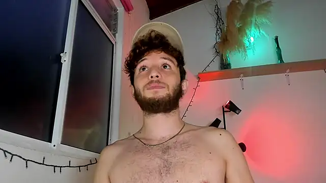 Snapshot of Juan_Castano chatting on 12-16-25, 10:52 Juan Castano online show from 12-16-25, 10:52