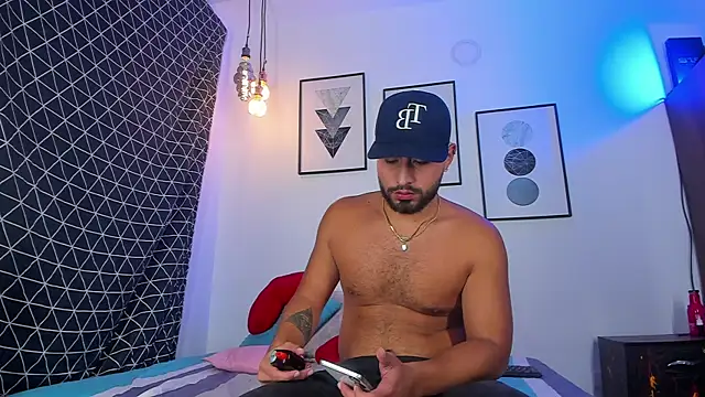 Snapshot of Juan_Castano chatting on 03-09-25, 11:14 Juan Castano online show from 03-09-25, 11:14