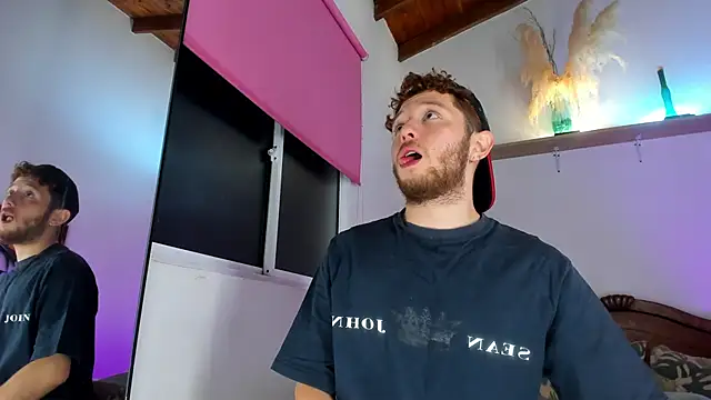 Snapshot of Juan_Castano chatting on 10-16-25, 06:21 Juan Castano online show from 10-16-25, 06:21