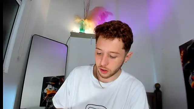 Snapshot of Juan_Castano chatting on 09-24-25, 09:27 Juan Castano online show from 09-24-25, 09:27