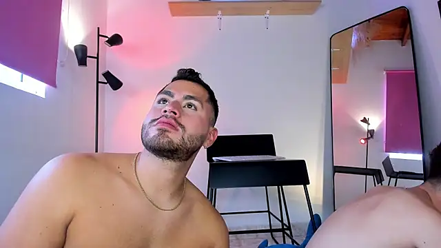 Snapshot of Juan_Castano chatting on 01-12-26, 03:30 Juan Castano online show from 01-12-26, 03:30