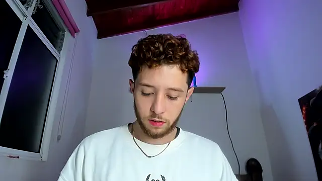 Snapshot of Juan_Castano chatting on 10-29-25, 08:13 Juan Castano online show from 10-29-25, 08:13