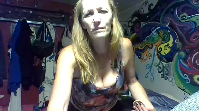 Snapshot of 4EyedSluttyGinger chatting on 09-08-25, 08:41 4EyedSluttyGinger online show from 09-08-25, 08:41