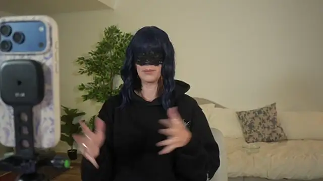 Snapshot of greydesire chatting on 06-12-26, 02:04 greydesire online show from 06-12-26, 02:04