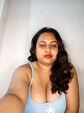 Snapshot of bumblebeegirl chatting on 10-13-25, 05:03 bumblebeegirl online show from 10-13-25, 05:03