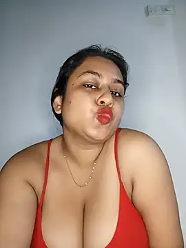 Snapshot of bumblebeegirl chatting on 06-20-26, 01:38 bumblebeegirl online show from 06-20-26, 01:38