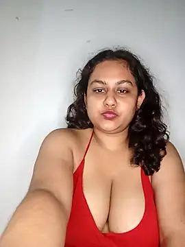 Snapshot of bumblebeegirl chatting on 03-08-25, 02:19 bumblebeegirl online show from 03-08-25, 02:19