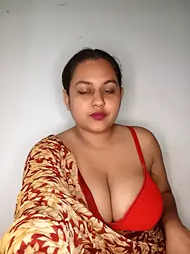 Snapshot of bumblebeegirl chatting on 02-28-25, 05:37 bumblebeegirl online show from 02-28-25, 05:37