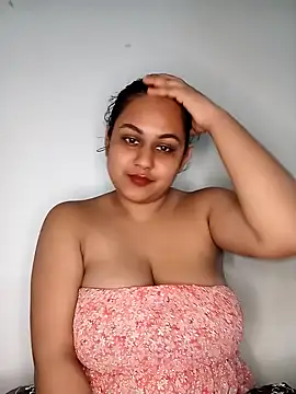 Snapshot of bumblebeegirl chatting on 01-12-25, 06:27 bumblebeegirl online show from 01-12-25, 06:27
