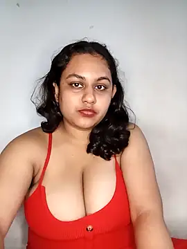 Snapshot of bumblebeegirl chatting on 02-02-25, 10:49 bumblebeegirl online show from 02-02-25, 10:49