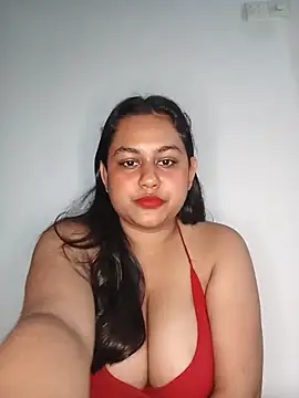 Snapshot of bumblebeegirl chatting on 05-17-26, 01:11 bumblebeegirl online show from 05-17-26, 01:11