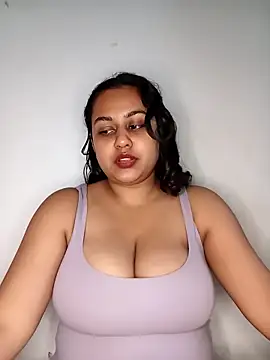 Snapshot of bumblebeegirl chatting on 01-18-25, 12:24 bumblebeegirl online show from 01-18-25, 12:24