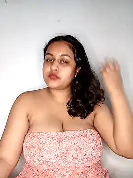 Snapshot of bumblebeegirl chatting on 01-26-25, 03:58 bumblebeegirl online show from 01-26-25, 03:58