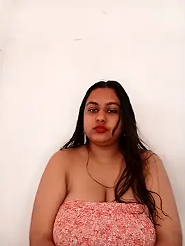 Snapshot of bumblebeegirl chatting on 02-07-26, 06:21 bumblebeegirl online show from 02-07-26, 06:21