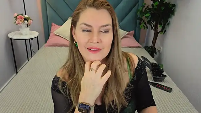 Snapshot of Adele_Russo chatting on 04-21-26, 04:46 Adele Russo online show from 04-21-26, 04:46