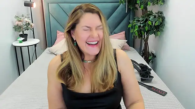 Adele Russo online show from 10-14-25, 04:40