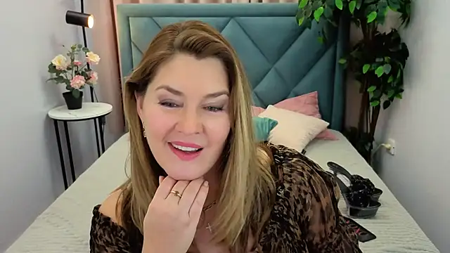 Adele Russo online show from 11-18-25, 05:05