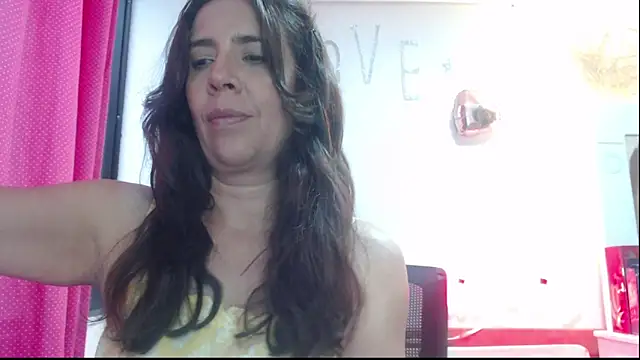 Snapshot of Victoria_meester chatting on 03-11-25, 09:26 Victoria meester online show from 03-11-25, 09:26