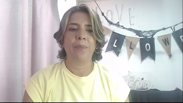 Snapshot of Victoria_meester chatting on 10-10-25, 03:13 Victoria meester online show from 10-10-25, 03:13
