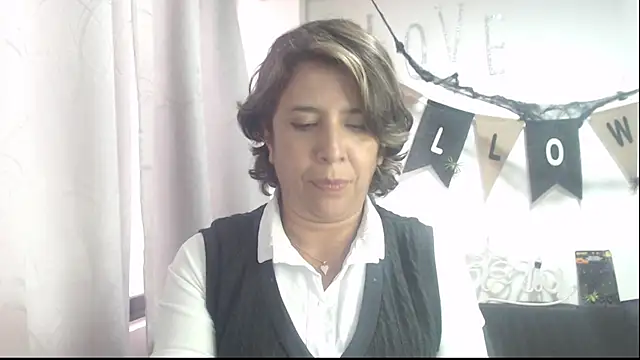Snapshot of Victoria_meester chatting on 10-15-25, 08:28 Victoria meester online show from 10-15-25, 08:28