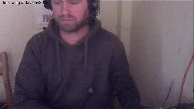 Snapshot of Davidhv2022 chatting on 10-21-25, 03:33 Davidhv2022 online show from 10-21-25, 03:33