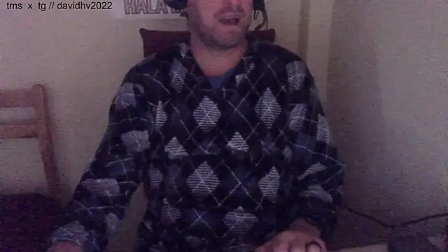 Snapshot of Davidhv2022 chatting on 09-13-25, 04:40 Davidhv2022 online show from 09-13-25, 04:40