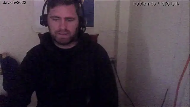 Snapshot of Davidhv2022 chatting on 11-12-25, 02:43 Davidhv2022 online show from 11-12-25, 02:43