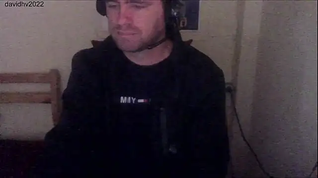 Snapshot of Davidhv2022 chatting on 10-29-25, 02:27 Davidhv2022 online show from 10-29-25, 02:27