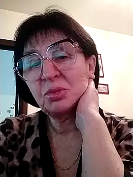Snapshot of AlbinaXPretty chatting on 02-09-25, 08:21 AlbinaXPretty online show from 02-09-25, 08:21