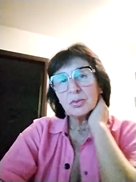 Snapshot of AlbinaXPretty chatting on 10-22-25, 07:57 AlbinaXPretty online show from 10-22-25, 07:57
