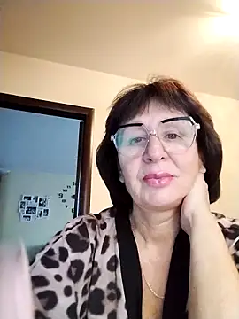 Snapshot of AlbinaXPretty chatting on 10-20-25, 06:15 AlbinaXPretty online show from 10-20-25, 06:15