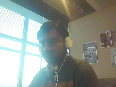 Snapshot of JohnBond009 chatting on 05-28-26, 07:09 JohnBond009 online show from 05-28-26, 07:09