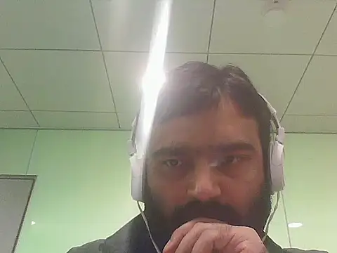 Snapshot of JohnBond009 chatting on 05-21-26, 10:23 JohnBond009 online show from 05-21-26, 10:23