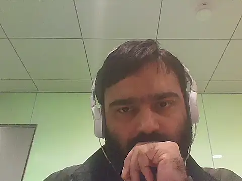 Snapshot of JohnBond009 chatting on 05-20-26, 10:01 JohnBond009 online show from 05-20-26, 10:01